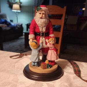 Santa Claus Holiday Figurine with Children